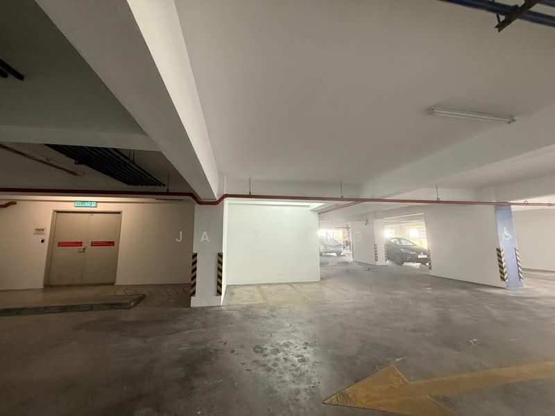 Servis Apartment untuk Dijual di Molek Pulai - Jasz Ong - Car Park - PropertyGuru.com.my