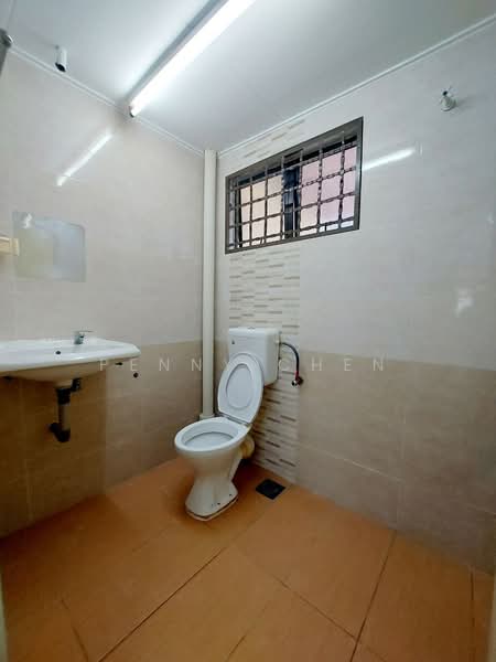 Rumah Teres 2 Tingkat untuk Dijual di Taman Song Choon (Ipoh) - PENNY CHEN - Bathroom - PropertyGuru.com.my