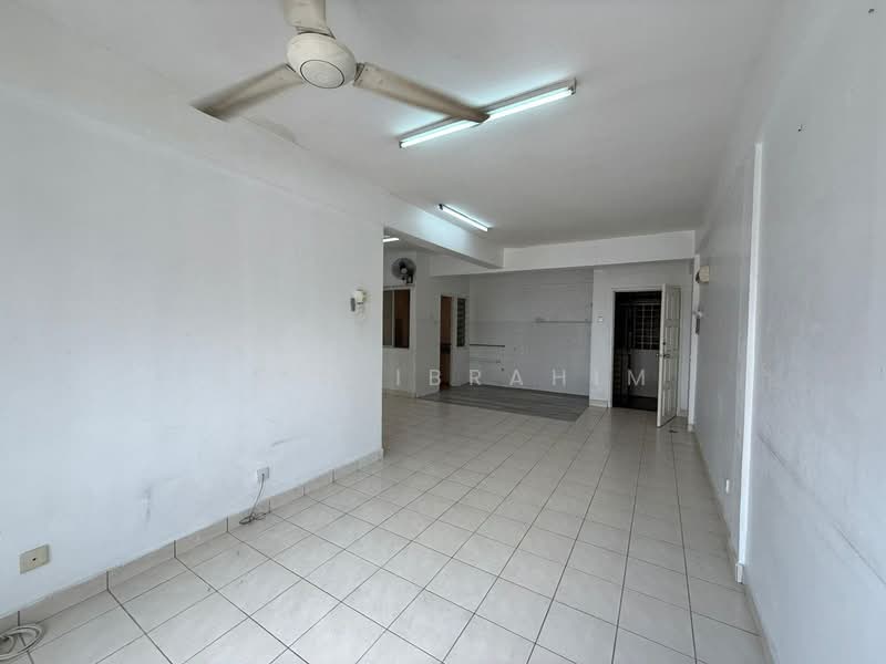 Kondominium untuk Dijual di Pangsapuri Saujana Gombak - Azli Ibrahim - Living Room - PropertyGuru.com.my