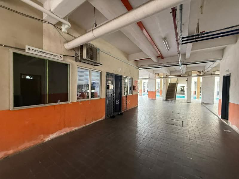 Kondominium untuk Dijual di Pangsapuri Saujana Gombak - Azli Ibrahim - Corridor - PropertyGuru.com.my