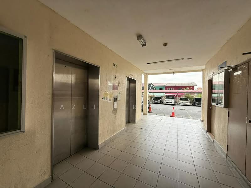 Kondominium untuk Dijual di Pangsapuri Saujana Gombak - Azli Ibrahim - Corridor - PropertyGuru.com.my
