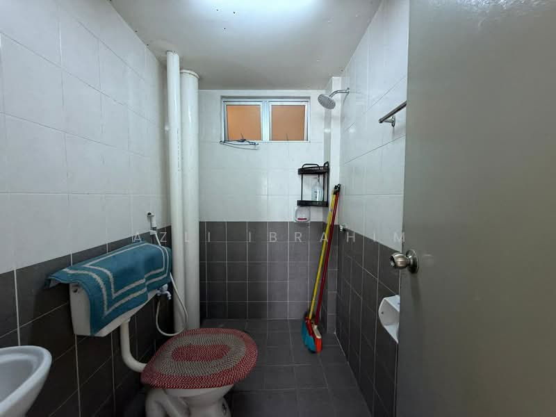 Kondominium untuk Dijual di Pangsapuri Saujana Gombak - Azli Ibrahim - Bathroom - PropertyGuru.com.my