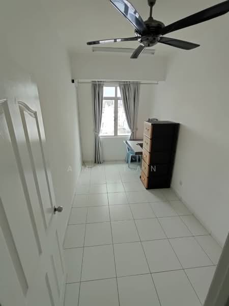 Rumah Flat untuk Disewa di Taman Pelangi Indah - Amy Tan - Bedroom - PropertyGuru.com.my