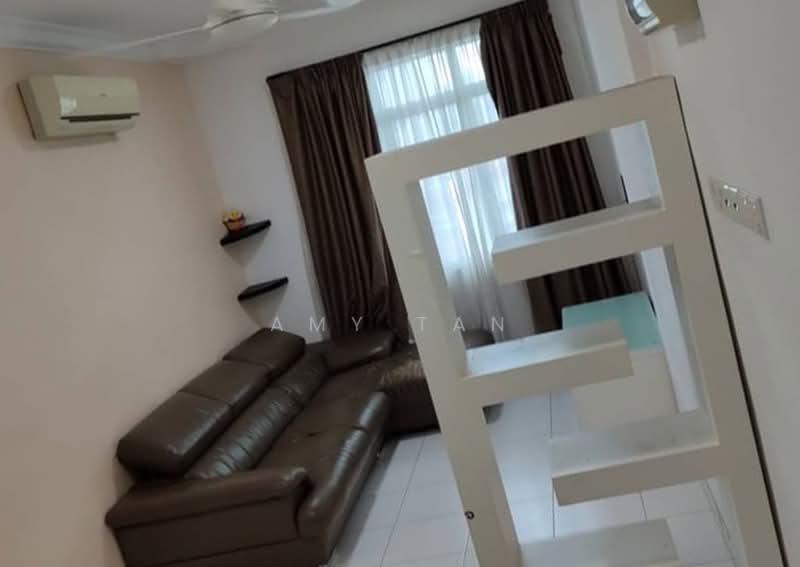 Rumah Flat untuk Disewa di Taman Pelangi Indah - Amy Tan - Living Room - PropertyGuru.com.my
