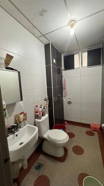 Servis Apartment untuk Dijual di Larkin Heights - Carson . - Bathroom - PropertyGuru.com.my