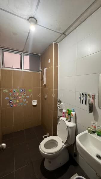 Servis Apartment untuk Dijual di Larkin Heights - Carson . - Bathroom - PropertyGuru.com.my