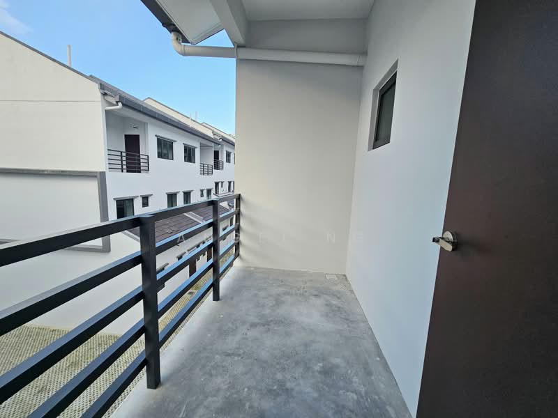 3-storey Terraced House for Sale in Batu 9 (Cheras) - Angel Ng - Balcony - PropertyGuru.com.my