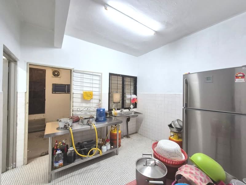 2-storey Terraced House for Sale in Taman Desa Cemerlang (Ulu Tiram) - Kino Jaw - Kitchen - PropertyGuru.com.my