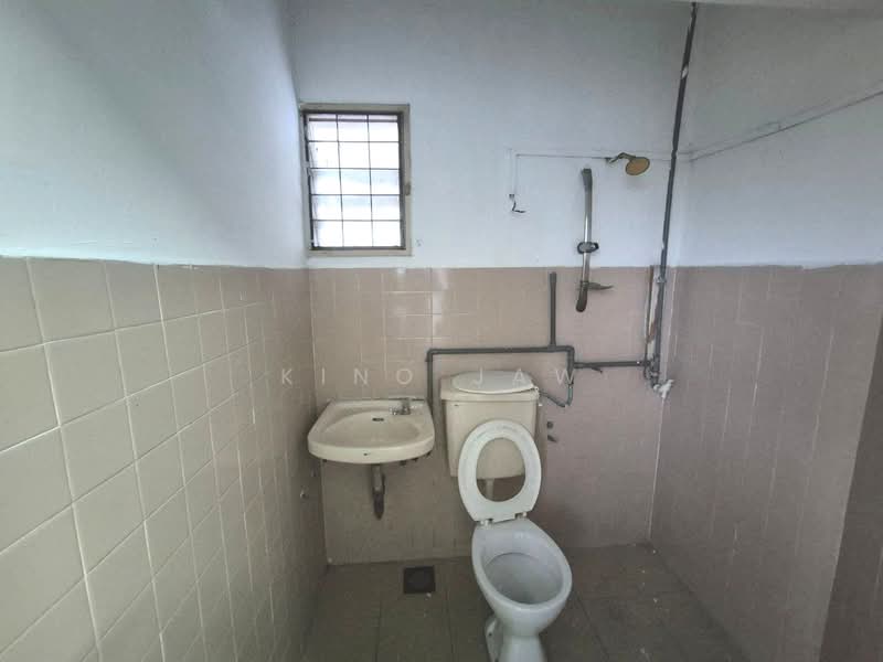 2-storey Terraced House for Sale in Taman Desa Cemerlang (Ulu Tiram) - Kino Jaw - Bathroom - PropertyGuru.com.my
