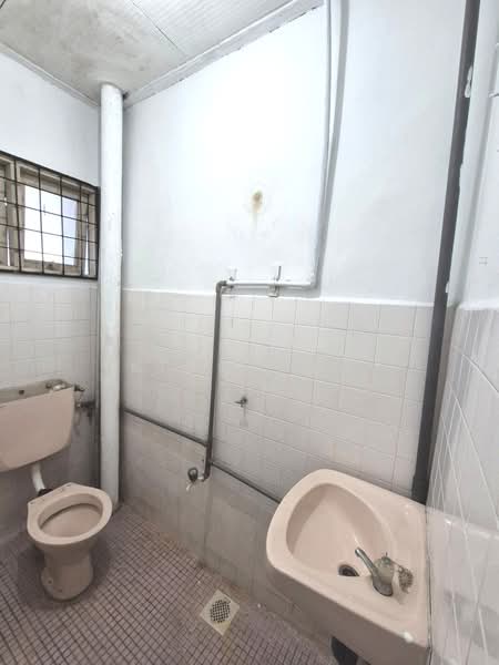 2-storey Terraced House for Sale in Taman Desa Cemerlang (Ulu Tiram) - Kino Jaw - Bathroom - PropertyGuru.com.my
