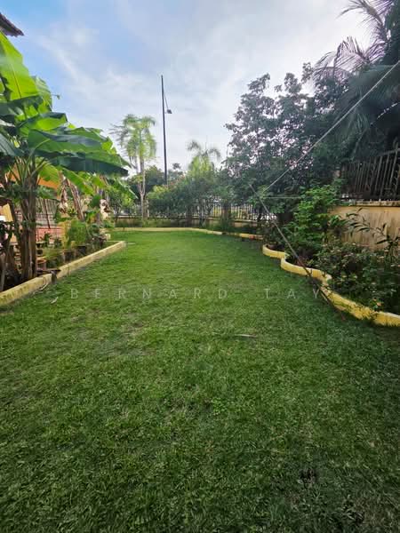 Semi-Detached House for Sale in Taman Bunga Negara (Shah Alam) - Bernard Tay - Garden - PropertyGuru.com.my