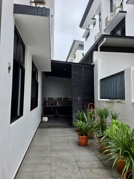 Rumah Berkembar untuk Dijual di Nusa Sentral (Iskandar Puteri (Nusajaya)) - Janice . - Exterior - PropertyGuru.com.my