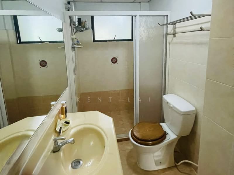 Kondominium untuk Dijual di Lakeside Tower - Kent Lai - Bathroom - PropertyGuru.com.my