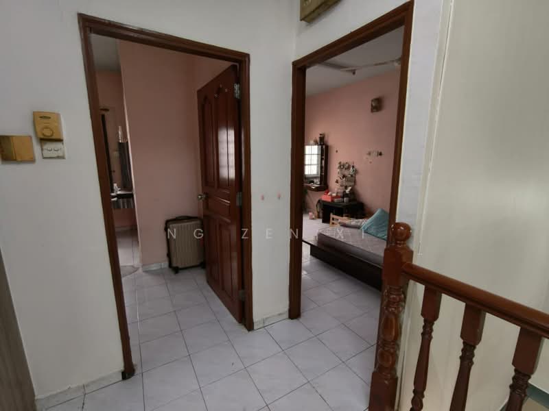 2-storey Terraced House for Sale in Taman Putri Kulai (Kulai) - NG ZEN XI - Corridor - PropertyGuru.com.my