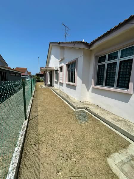 Rumah Teres 1 Tingkat untuk Dijual di Taman Mutiara Rini (Skudai) - Eric Siew - Exterior - PropertyGuru.com.my