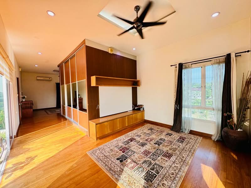 Rumah Banglo untuk Dijual di Kayangan Heights (Shah Alam) - Sa'a Nordin - Living Room - PropertyGuru.com.my