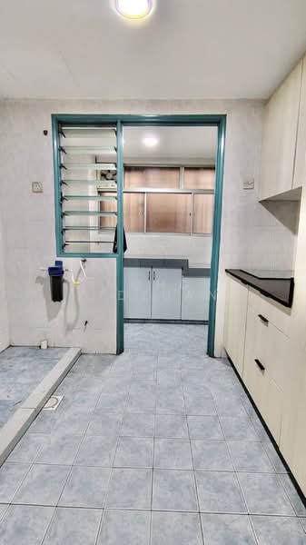 Apartment for Sale at Kinrara Ria - Mohd Ridzuan - Kitchen - PropertyGuru.com.my