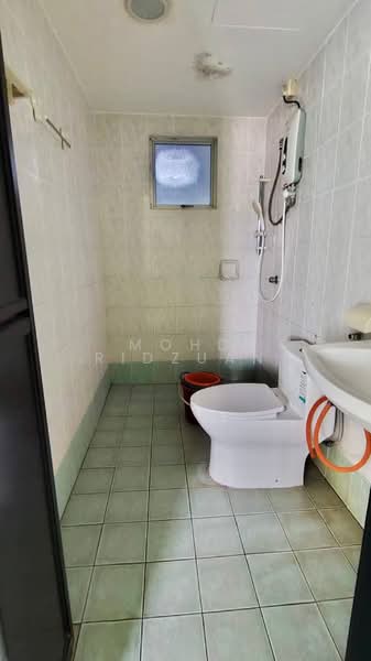 Apartment for Sale at Kinrara Ria - Mohd Ridzuan - Bathroom - PropertyGuru.com.my