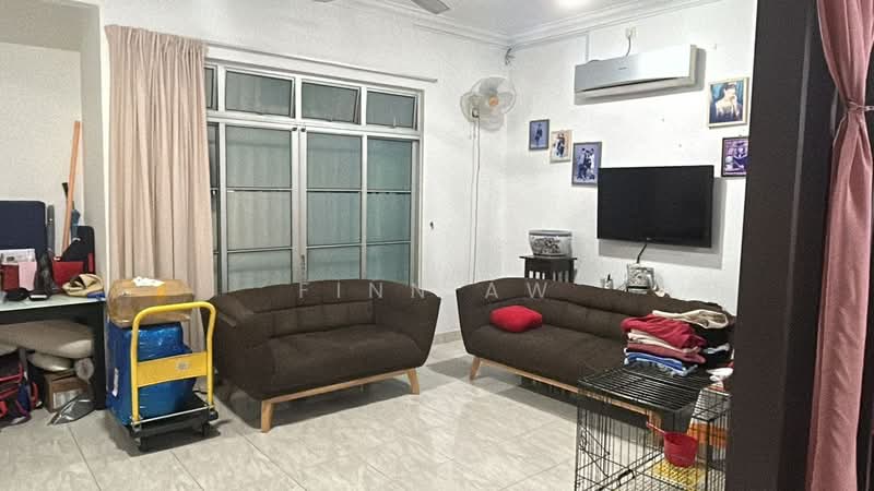 2.5-storey Terraced House for Sale in Taman Gaya (Ulu Tiram) - Finn Aw - Living Room - PropertyGuru.com.my