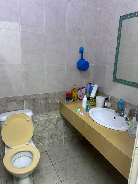 2.5-storey Terraced House for Sale in Taman Gaya (Ulu Tiram) - Finn Aw - Bathroom - PropertyGuru.com.my