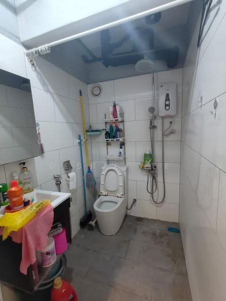 Pangsapuri untuk Dijual di Vista Wira 1 & 2 - Debbie Yee - Bathroom - PropertyGuru.com.my
