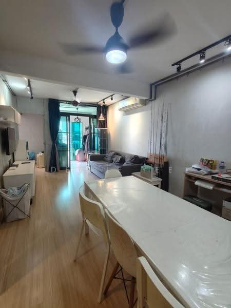 Pangsapuri untuk Dijual di Vista Wira 1 & 2 - Debbie Yee - Living Room - PropertyGuru.com.my