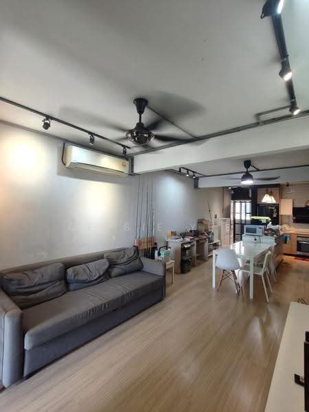 Pangsapuri untuk Dijual di Vista Wira 1 & 2 - Debbie Yee - Living Room - PropertyGuru.com.my