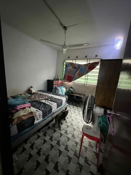 Rumah Flat untuk Dijual di Taman Cempaka - Zoey Lee - Bedroom - PropertyGuru.com.my