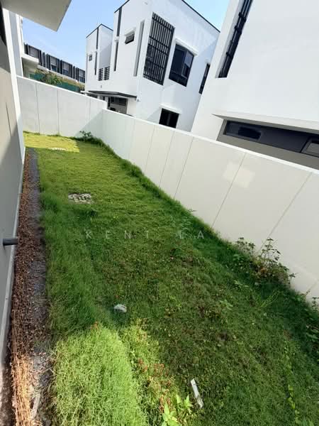 Rumah Berkembar untuk Dijual di Petaling Jaya (Selangor) - Kent Lau - Exterior - PropertyGuru.com.my