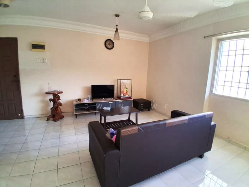 Pangsapuri untuk Disewa di Taman Pekaka Block 31 - Edwin Ewe - Living Room - PropertyGuru.com.my