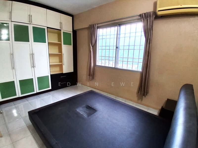 Pangsapuri untuk Disewa di Taman Pekaka Block 31 - Edwin Ewe - Bedroom - PropertyGuru.com.my