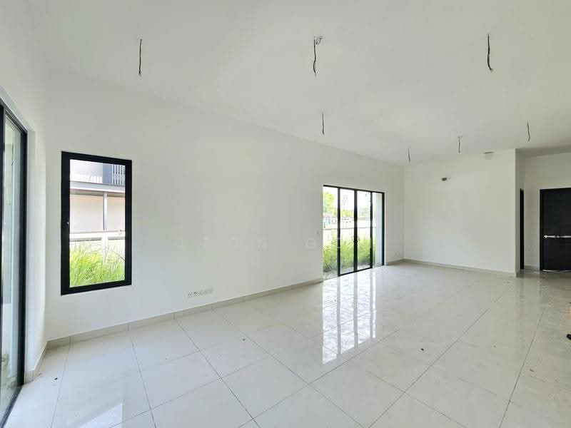 2-storey Terraced House for Sale in Bandar Tropicana Aman (Telok Panglima Garang) - Leon Goh - Living Room - PropertyGuru.com.my