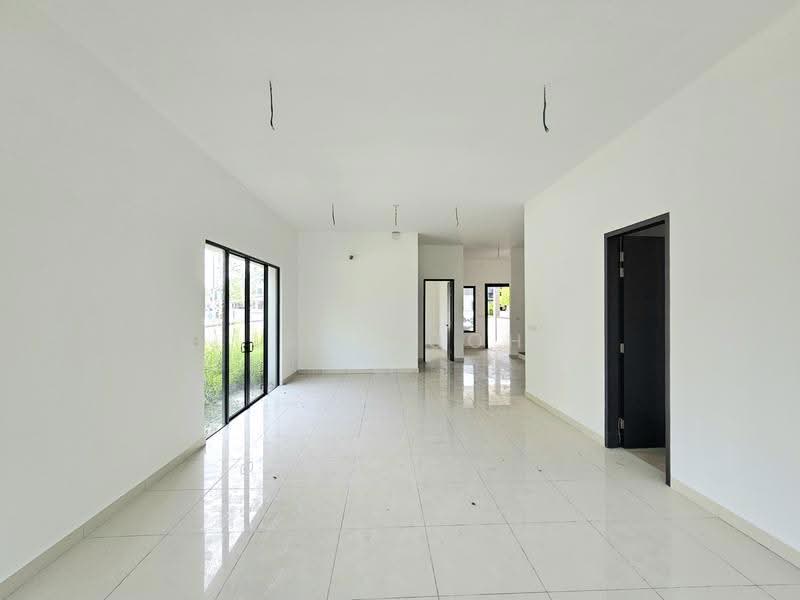 2-storey Terraced House for Sale in Bandar Tropicana Aman (Telok Panglima Garang) - Leon Goh - Living Room - PropertyGuru.com.my