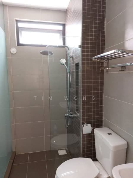 Servis Apartment untuk Dijual di Pacific Star - Tim Wong - Bathroom - PropertyGuru.com.my