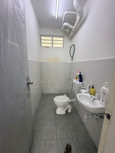Pangsapuri untuk Dijual di Flora Damai - Mandy Goh Siew Li - Bathroom - PropertyGuru.com.my