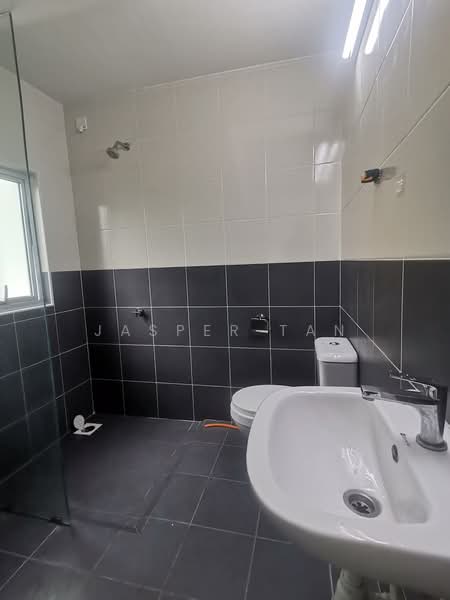 Rumah Teres 2 Tingkat untuk Disewa di Semenyih (Selangor) - Jasper Tan - Bathroom - PropertyGuru.com.my