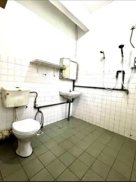 Rumah Berkembar untuk Dijual di Taman Nong Chik (Johor Bahru) - Alice Kang - Bathroom - PropertyGuru.com.my