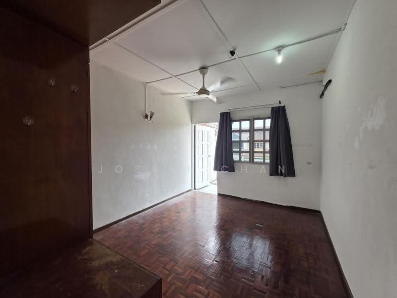 Rumah Teres 2-Tingkat untuk Dijual di Shah Alam (Selangor) - Joseph Chan - Living Room - PropertyGuru.com.my