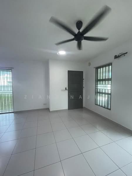 Rumah Kluster untuk Disewa di Shah Alam (Selangor) - Ziana Najib - Living Room alam suria puncak alam - PropertyGuru.com.my