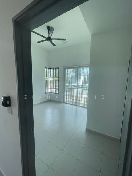 Rumah Kluster untuk Disewa di Shah Alam (Selangor) - Ziana Najib - Living Room - PropertyGuru.com.my