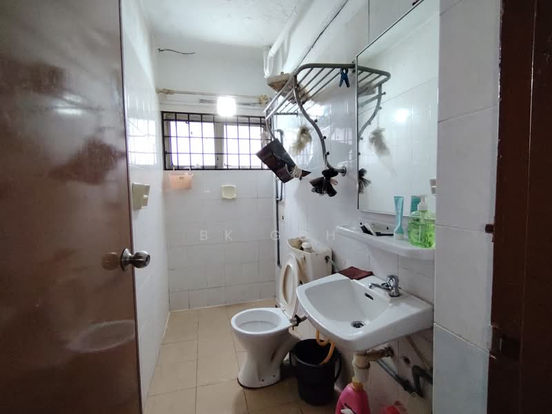 Rumah Teres 3 Tingkat untuk Dijual di Taman Bukit Intan (Sri Petaling) - BK Goh - Bathroom - PropertyGuru.com.my