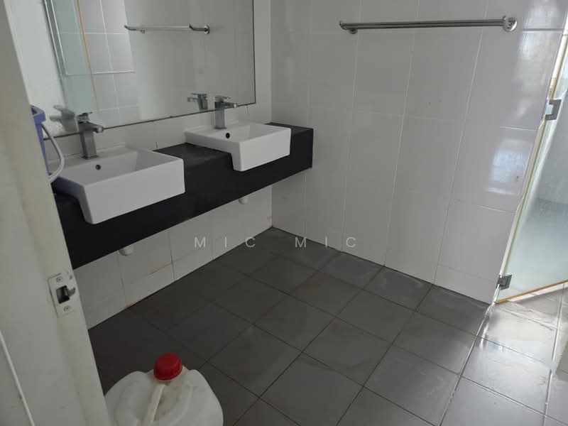 3-storey Terraced House for Rent in Sunway Cassia (Batu Maung) - Mic Mic - Bathroom - PropertyGuru.com.my