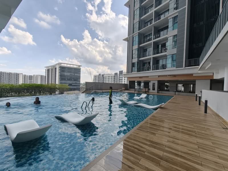 Servis Apartment untuk Disewa di AraTre' Residences - Suyin Foo - Pool - PropertyGuru.com.my