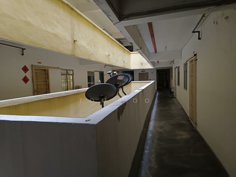 Apartment for Rent at Pangsapuri Jati 2 - Tom Foo - Corridor - PropertyGuru.com.my