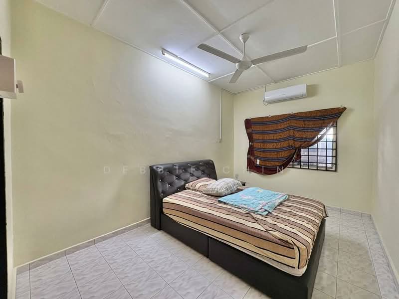 1-storey Terraced House for Sale in Kota Masai (Pasir Gudang) - Debbie Chin - Bedroom - PropertyGuru.com.my