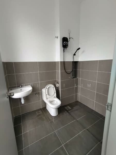 Rumah Teres untuk Disewa di Bandar Putra (Kulai) - Hui Hui Lim - Bathroom - PropertyGuru.com.my