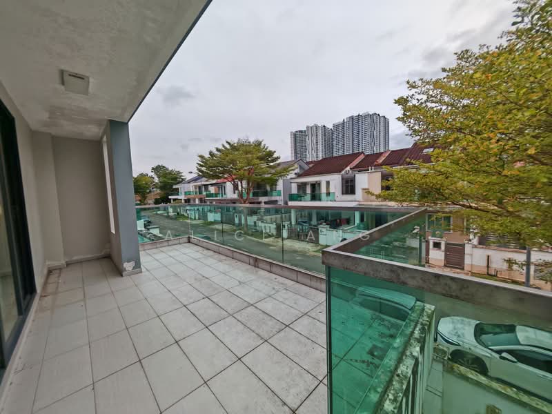 Semi-Detached House for Sale in Johor Bahru (Johor) - Alice Ang - Balcony - PropertyGuru.com.my