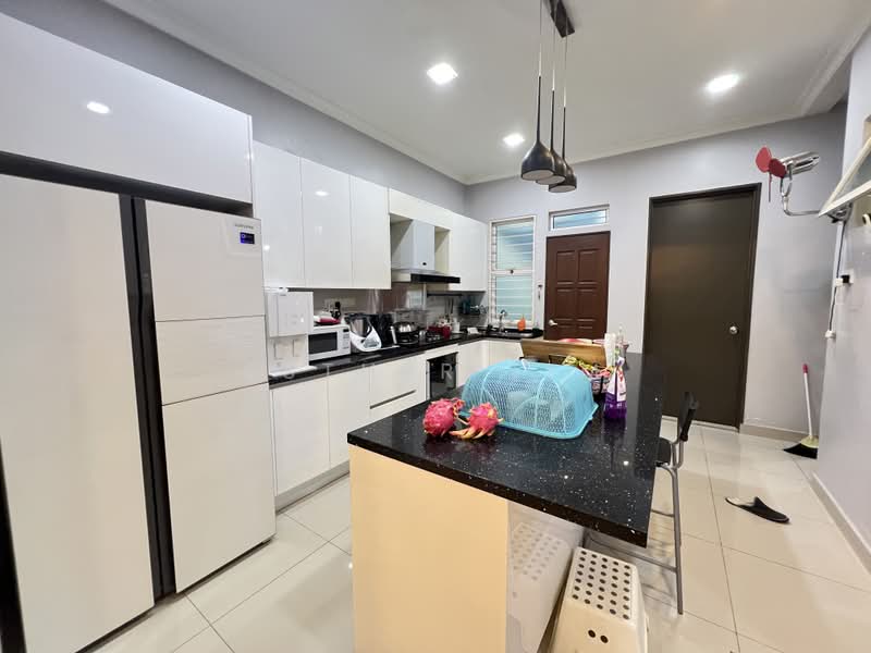 3-storey Terraced House for Sale in Seksyen 11 (Kota Damansara) - Esther Lim - Kitchen - PropertyGuru.com.my