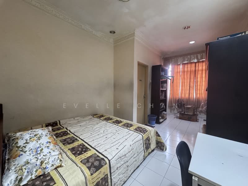 Rumah Teres 2 Tingkat untuk Dijual di Taman Desa Wangsa (Cheras) - Evelle Chan - Bedroom - PropertyGuru.com.my