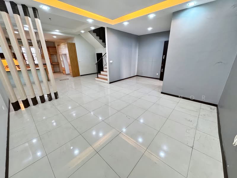 3-storey Terraced House for Sale in Taman Tropika 2 (Kajang) - Herman Sazwan Nor Rahim - Living Room - PropertyGuru.com.my
